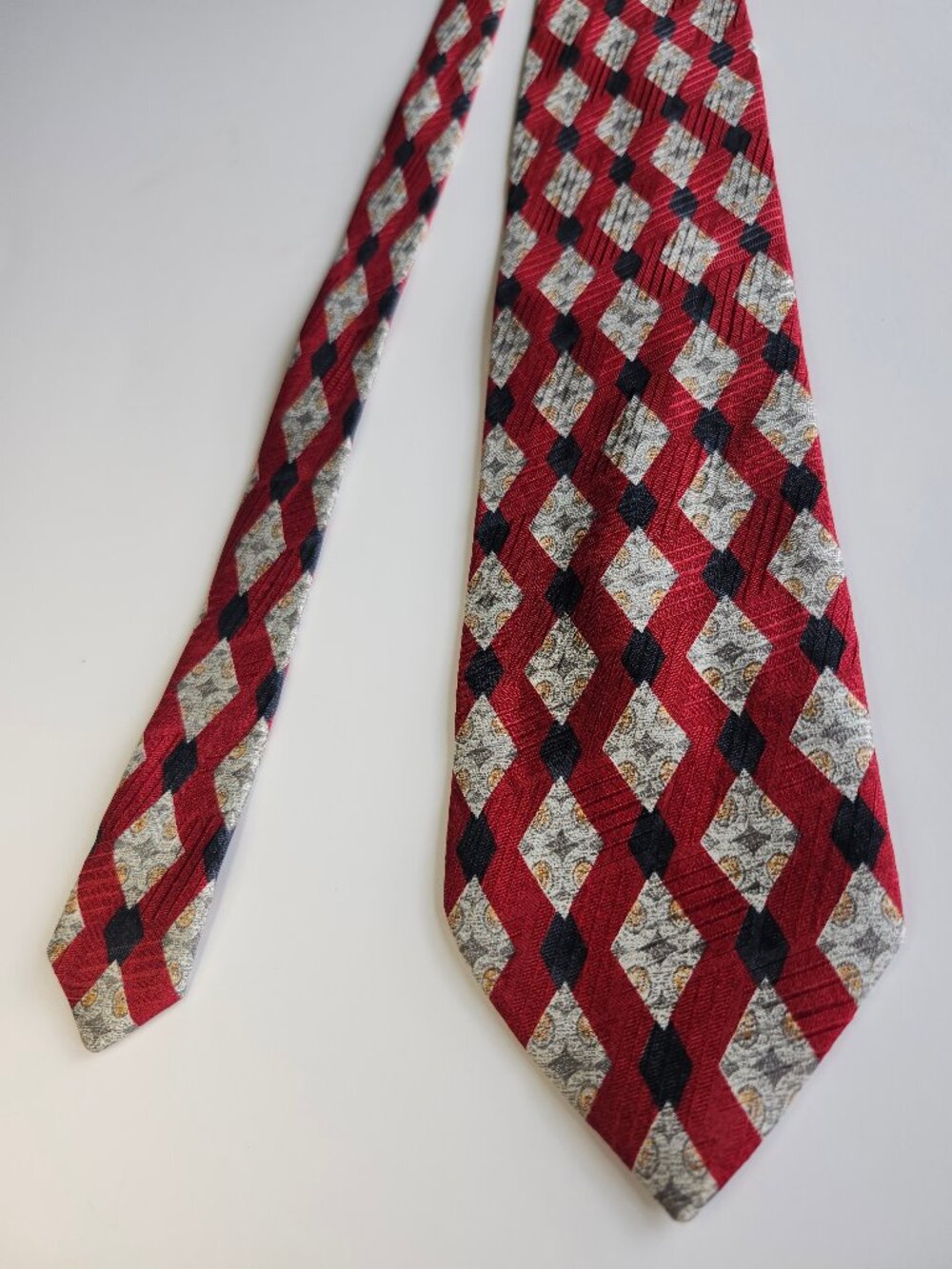 Raffaello Italy Red Cream White Black Diamond Abstract 100% Silk Tie